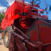 Mietitrebbia Laverda M92 con sollevatore