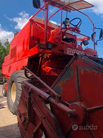 Mietitrebbia Laverda M92 con sollevatore