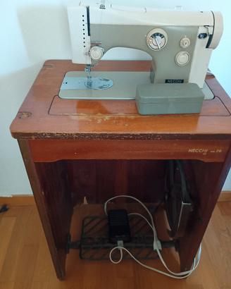 macchina da cucire necchi