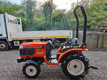 Trattore Kubota GB-16