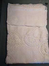 Tovaglie ricamate a mano
