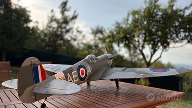 Aeromodello Spitfire in balsa