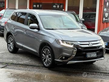 Outlander 2.2 DI-D 4x4-Instyle -7 posti-unipro-rat