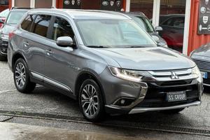 Outlander 2.2 DI-D 4x4-Instyle -7 posti-unipro-rat