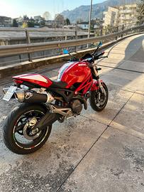 Ducati Monster 696