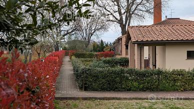 Appartamento con giardino e piscina condominiale