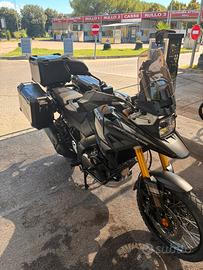 Suzuki V-Strom 1050 DE – Nero Nairobi (2023)