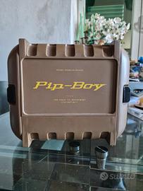 Fallout Pip-Boy Model 3000 Mk IV – Replica Ufficia