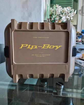 Fallout Pip-Boy Model 3000 Mk IV – Replica Ufficia