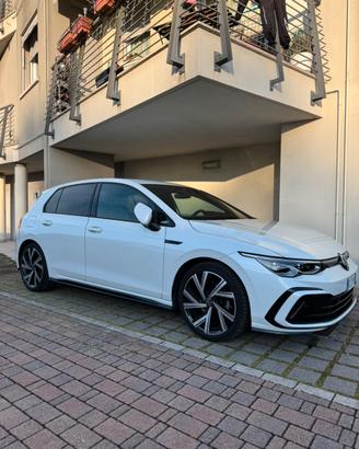 Volkswagen Golf 8 R-Line 1.5 eTSI 150 cv DSG