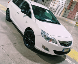 Opel Astra J Sports Tourer 2013