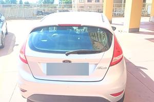  Auto bianca
