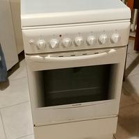 Cucina economica a gas con forno elettrico