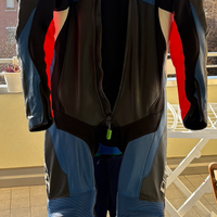 TUTA DAINESE - ASSEN 2 - NERO-BLU-ROSSO FLUO