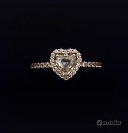 Anello originale con cuore sfaccettato