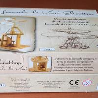 2 Modellini di legno delle invenzioni di Leonardo