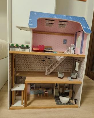 Casa delle bambole in legno