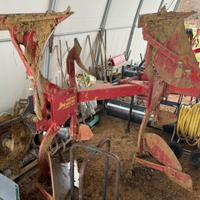 Aratro bivomere Tietto