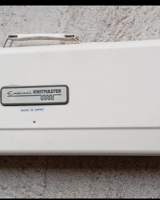 storica macchina da maglieria Necchi Knitmaster 60