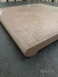 Gradino scala in gres porcellanato 