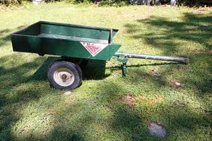 Piccolo rimorchio agricolo con freno