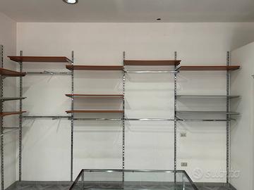 Scaffalatura completa per negozio abbigliamento