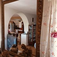 Specchio con cornice in legno intagliato 