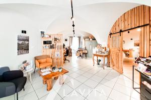 Negozio commerciale a Ora