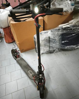 Monopattino Xiaomi Mi Electric Scooter Pro 2