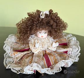 Bambola di porcellana vintage