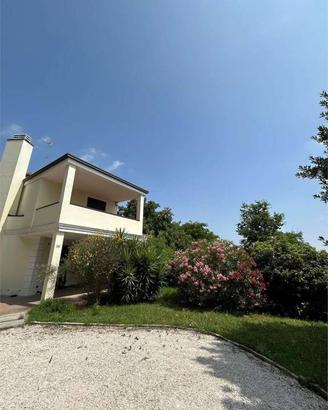 Villa di 289 m² con più di 5 locali e box auto a M