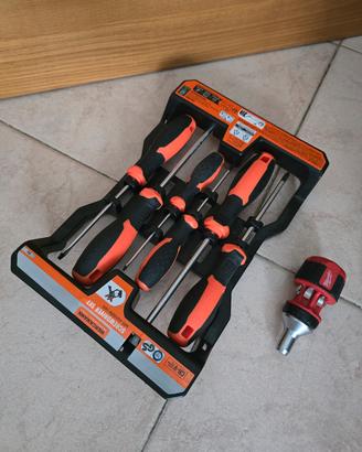 set di cacciaviti + giravite 8 in 1 milwaukee 