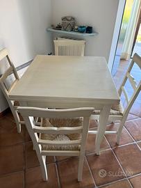 Tavolo in legno 4 sedie