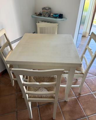 Tavolo in legno 4 sedie
