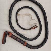 frusta in pelle decorativa