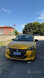 Peugeot 208 allure pack 2022 eat8