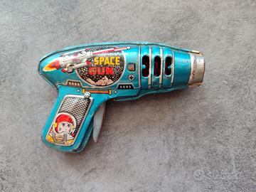 Pistola spaziale giocattolo in latta vintage
