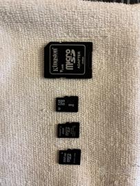 Adattatore e schede micro SD per fotocamera