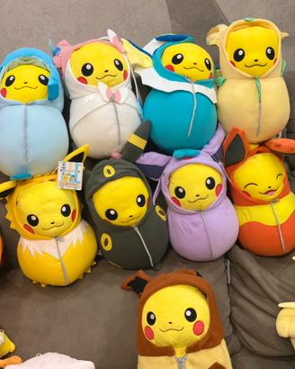 Lotto 9 Pikachu Poncho Evolutions Peluche Pokemon