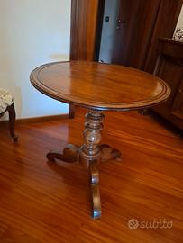 Tavolino antico rotondo in legno massello