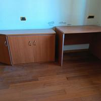 Scrivania e mobiletto per cameretta o ufficio.