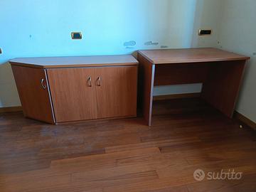Scrivania e mobiletto per cameretta o ufficio.