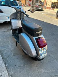Vespa P200E (senza frecce)
