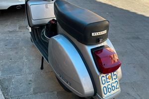 Vespa P200E (senza frecce)
