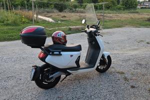 Niu MQi GT 2023 - parabrezza e bauletto
