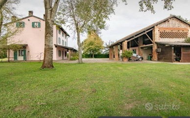 Cascina con scuderie e paddock in Oltrepo pavese
