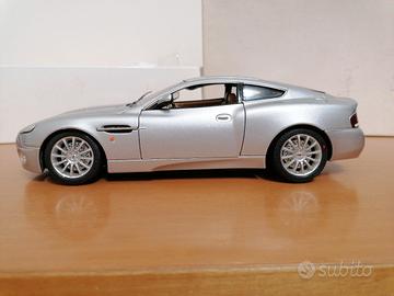 Burago 1:18 Aston Martin no Mebetoys Politoys 