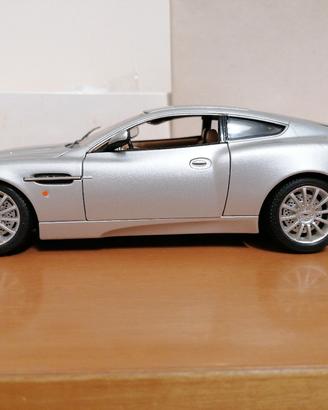 Burago 1:18 Aston Martin no Mebetoys Politoys 