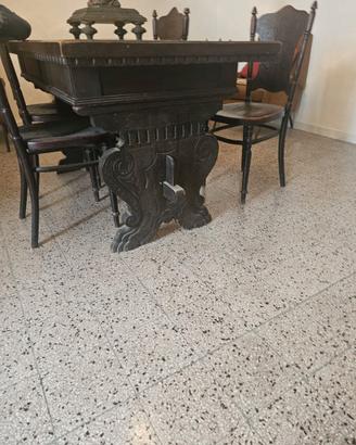 Design Vintage  Tavolo rinascimentale intagliato e