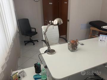 Stanza uso ufficio/studio medico- zona Casal monas